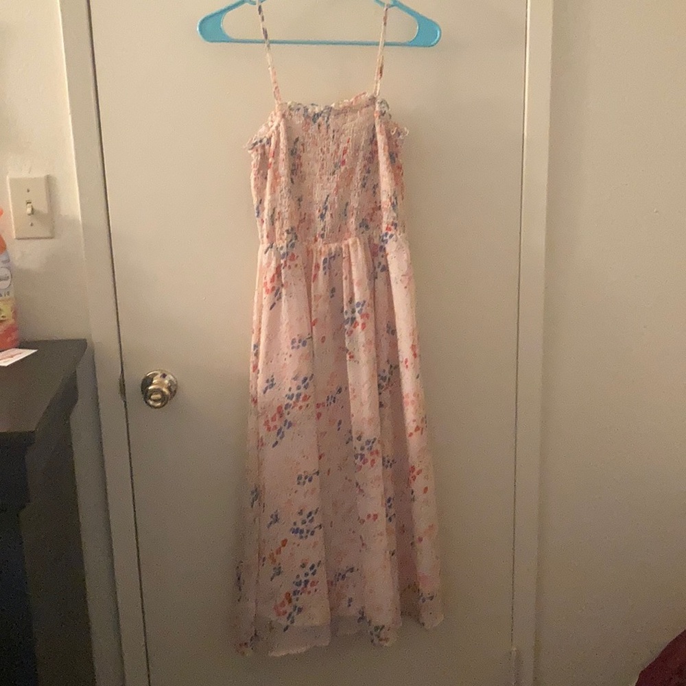 Cute spring dress that’s long and flowy